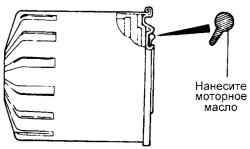 Нанесение моторного масла на прокладку фильтра